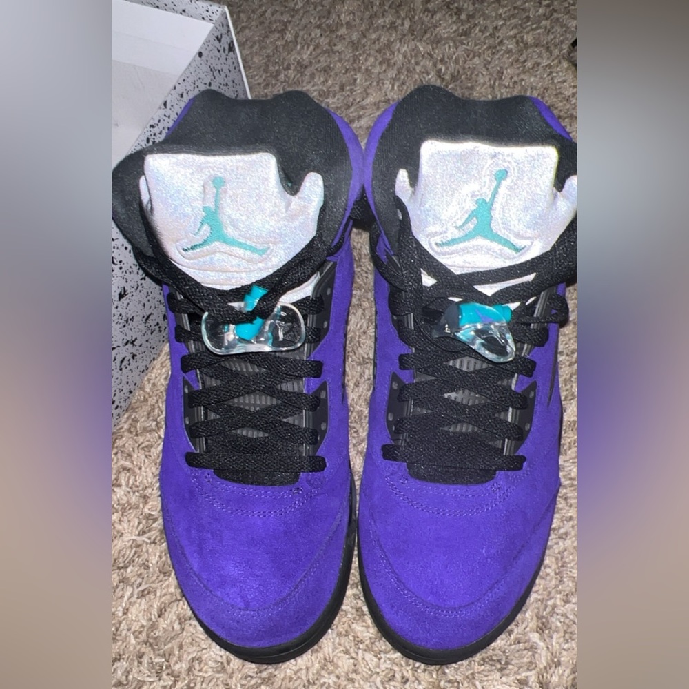 Retro 5 comes with box